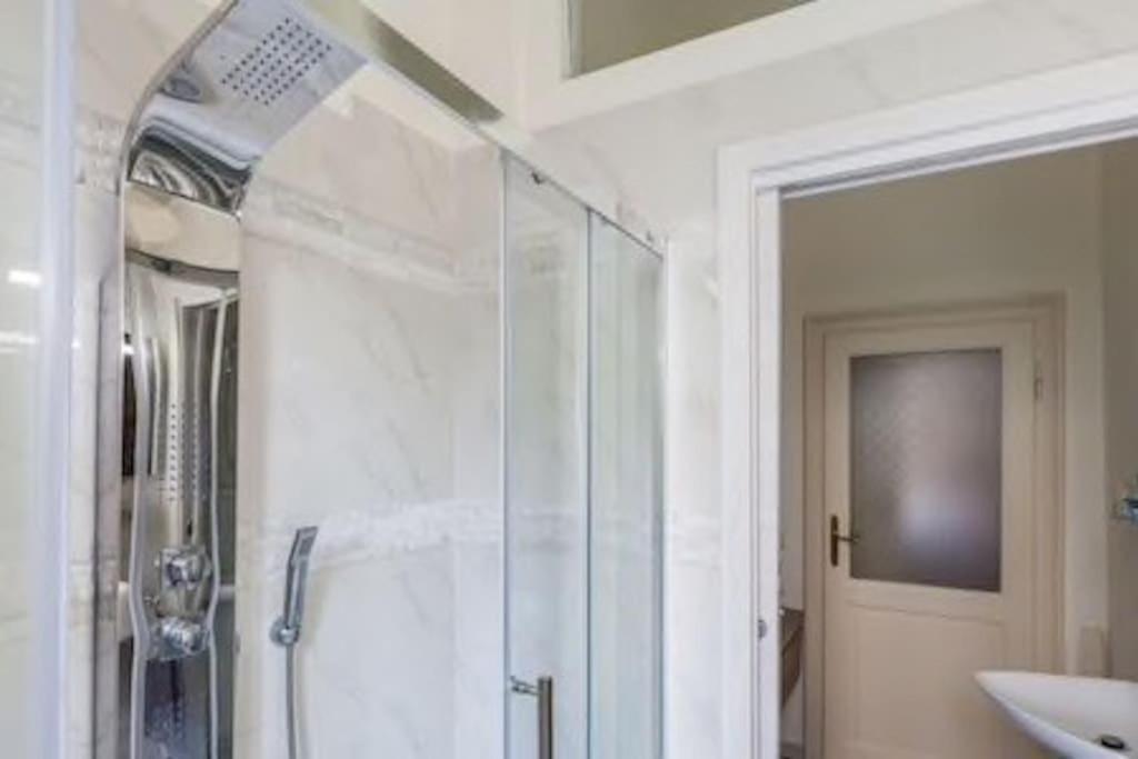 Exquisite Stay Via Crema Milan Exterior photo